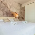 Patria With Media Room, Private Pool, Summer Kitchen, Gym Villa *