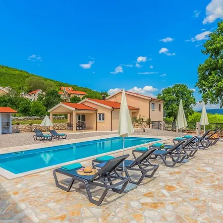 Villa Patria With Media Room, Private Pool, Summer Kitchen, Gym