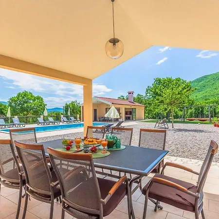 Patria With Media Room, Private Pool, Summer Kitchen, Gym Lovreć