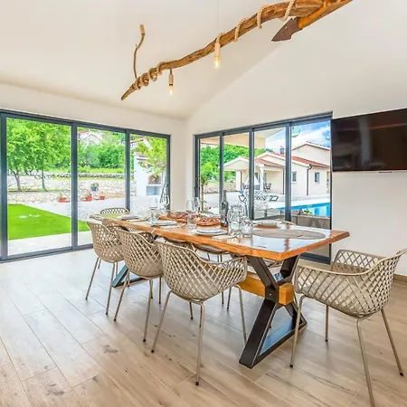 Patria With Media Room, Private Pool, Summer Kitchen, Gym Lovrec