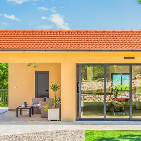 Villa Patria With Media Room, Private Pool, Summer Kitchen, Gym *