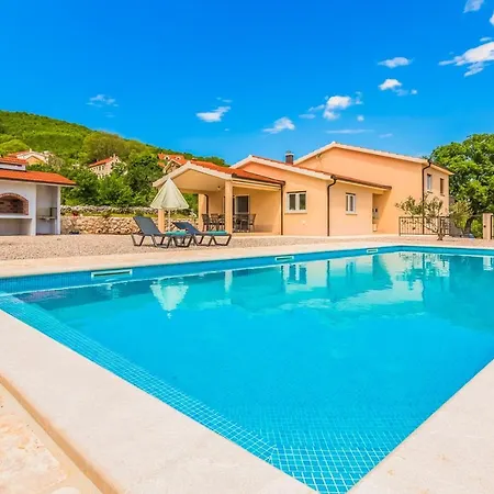 Patria With Media Room, Private Pool, Summer Kitchen, Gym Lovreć