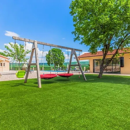 Patria With Media Room, Private Pool, Summer Kitchen, Gym