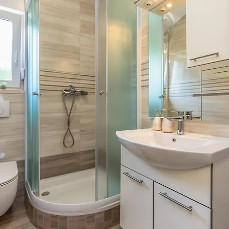 Villa Patria With Media Room, Private Pool, Summer Kitchen, Gym