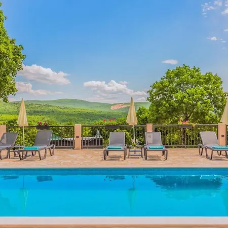 Patria With Media Room, Private Pool, Summer Kitchen, Gym
