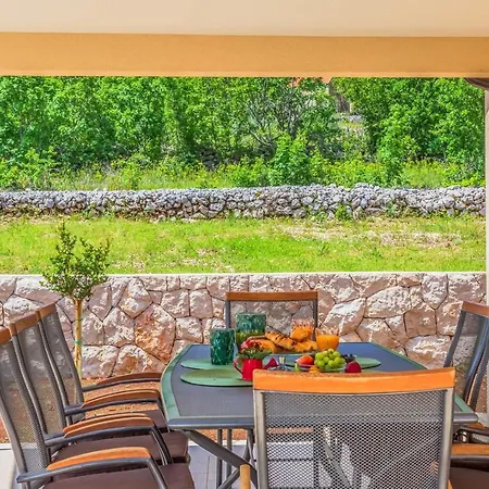 Villa Patria With Media Room, Private Pool, Summer Kitchen, Gym Lovreć