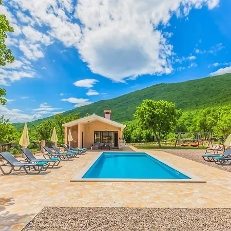 Villa Patria With Media Room, Private Pool, Summer Kitchen, Gym *