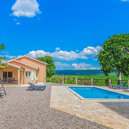 Patria With Media Room, Private Pool, Summer Kitchen, Gym Villa *