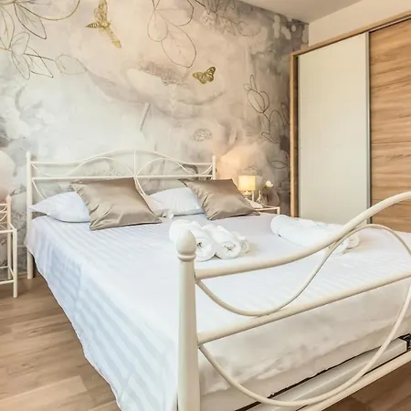 Patria With Media Room, Private Pool, Summer Kitchen, Gym Lovrec