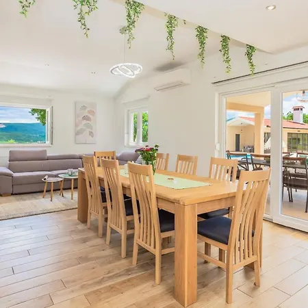 Villa Patria With Media Room, Private Pool, Summer Kitchen, Gym *