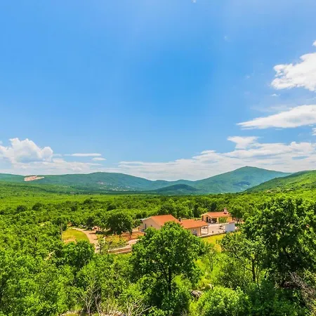 Villa Patria With Media Room, Private Pool, Summer Kitchen, Gym Lovrec