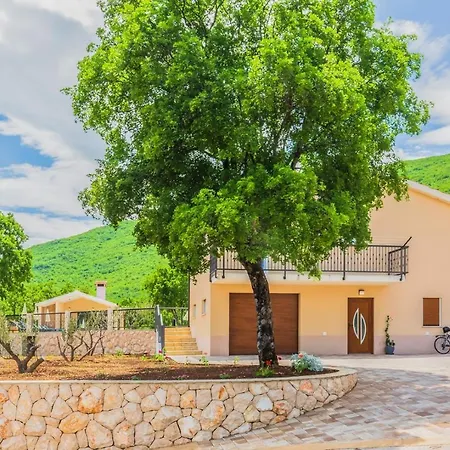 Villa Patria With Media Room, Private Pool, Summer Kitchen, Gym Lovrec