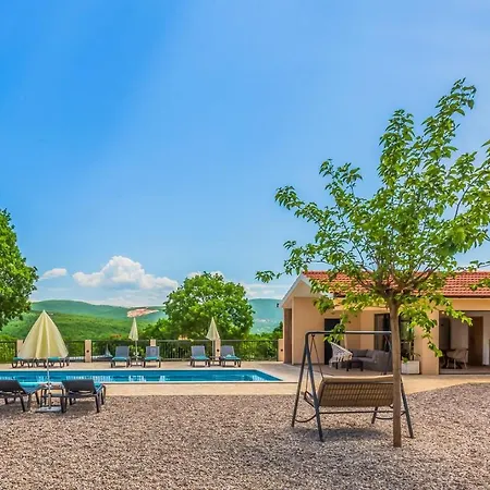 Villa Patria With Media Room, Private Pool, Summer Kitchen, Gym *